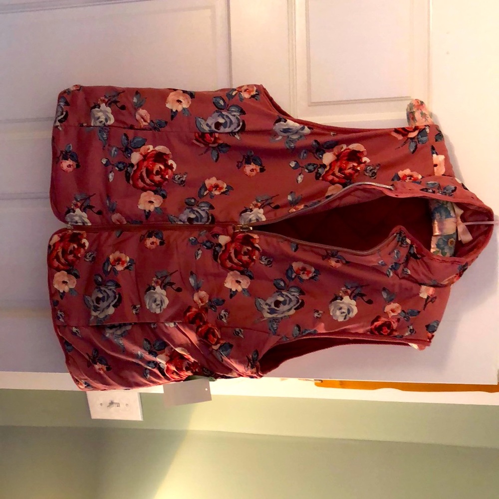 Sleeveless Reversible Vest